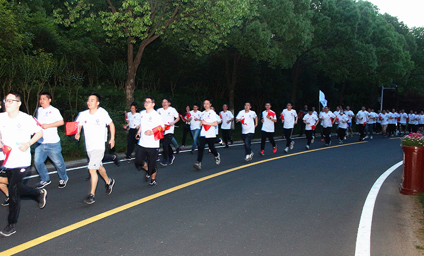 不忘初心 逐夢奔跑——上上電纜舉辦“學黨史、跟黨走、銘黨恩”夜跑活動